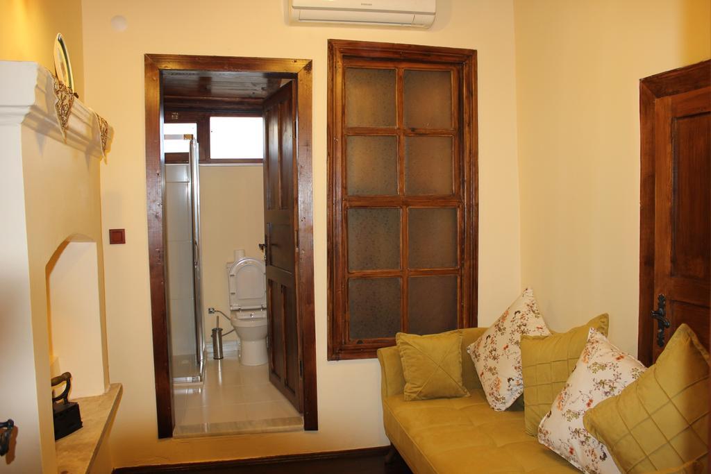 Papazin Konagi Hotel Ayvalı Szoba fotó