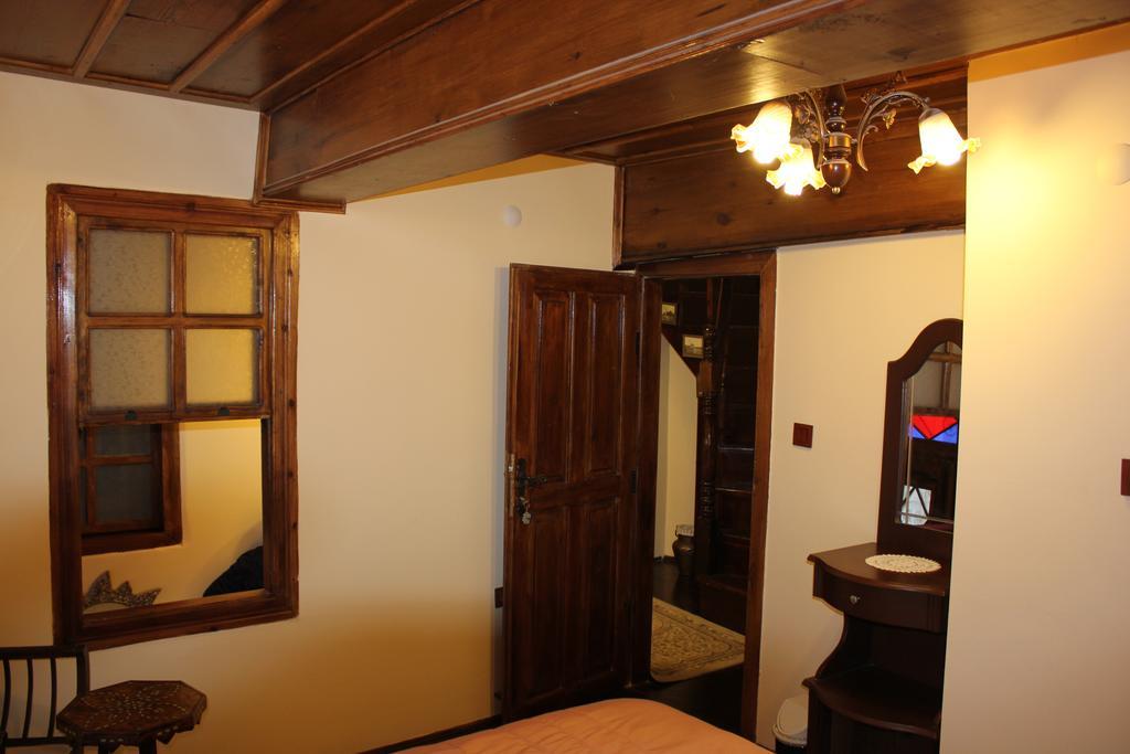 Papazin Konagi Hotel Ayvalı Szoba fotó